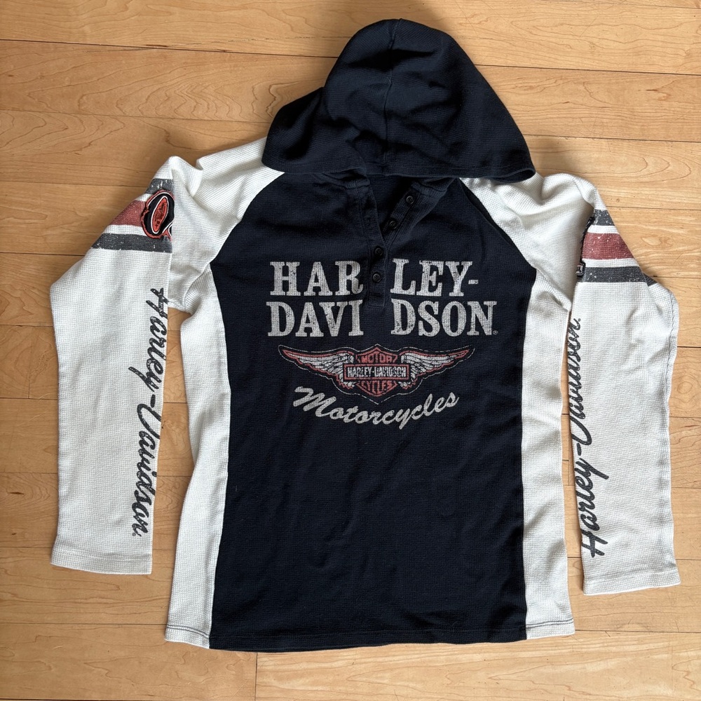 Women’s large Harley Davidson long sleeved hooded shirt